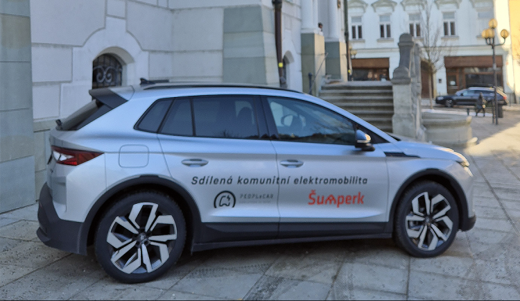 Úspěšný kvartál a nové auto. Šumperská radnice chválí sdílenou elektromobilitu