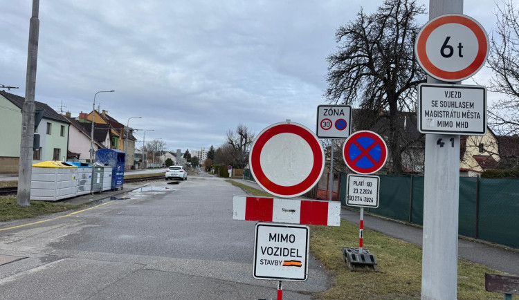 Stavba horkovodu uzavře část Papírenské ulice