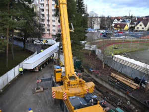 Z Vídně až do Písku. Dorazilo osm obřích vazníků na stavbu nového pavilonu