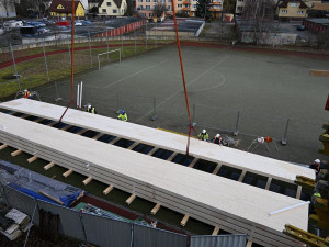 Z Vídně až do Písku. Dorazilo osm obřích vazníků na stavbu nového pavilonu