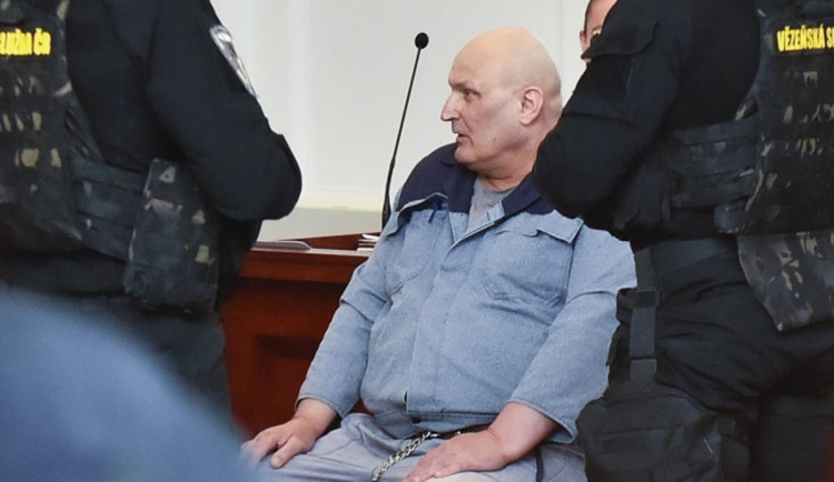 Doživotně odsouzený sériový vrah neuspěl se snahou o obnovení řízení. Zabil čtyři lidi