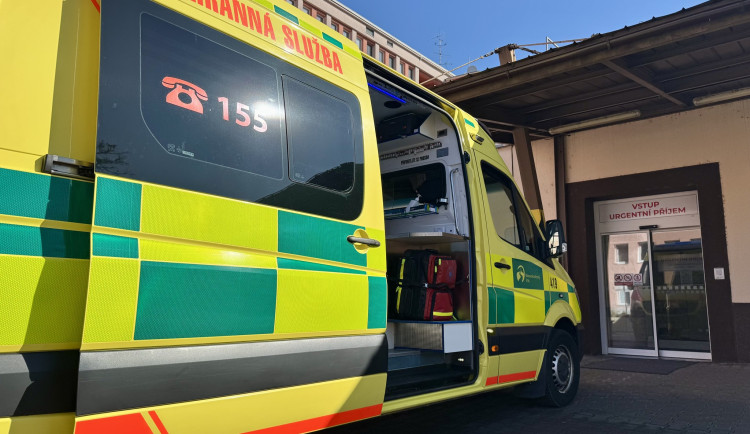 Dva muži utrpěli vážné popáleniny, pracovali s roztaveným kovem