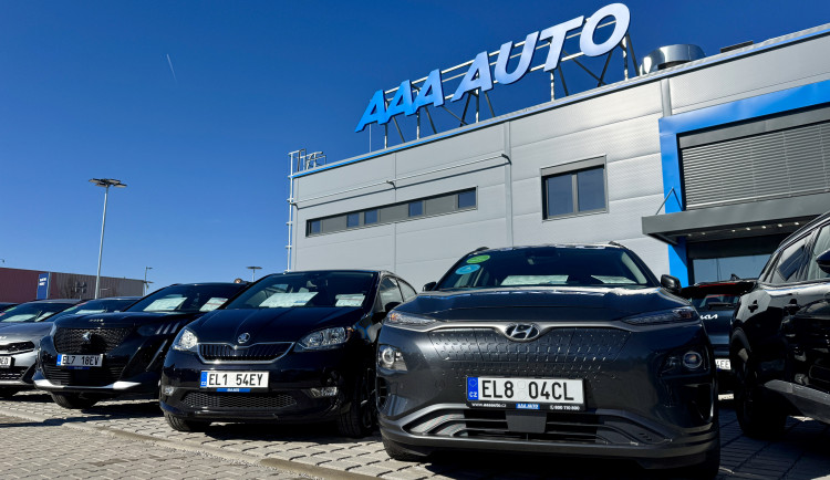 Široká nabídka aut a moderní zázemí. AAA AUTO otevřelo nové autocentrum