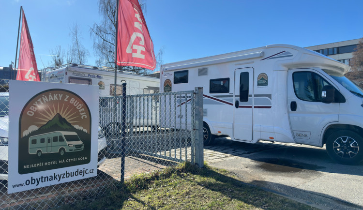 Svoboda na čtyřech kolech. Obytňáky z Budějc vrací radost z cestování