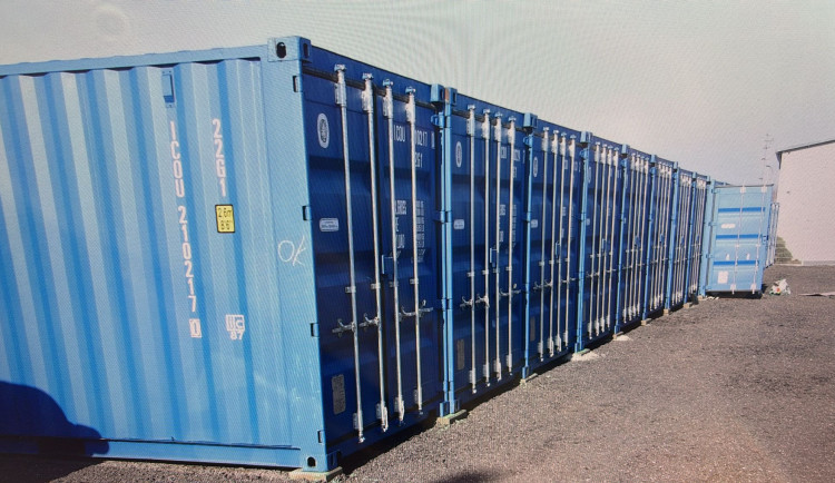 Kriminalisté vyšetřují úmrtí dvou lidí v lodním kontejneru v Písku.