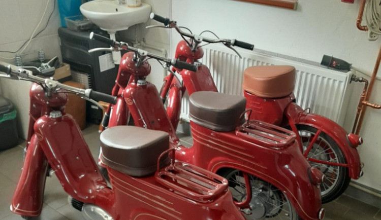 Policie dopadla zloděje vzácných Jaw, po motorkách za milion však stále pátrá