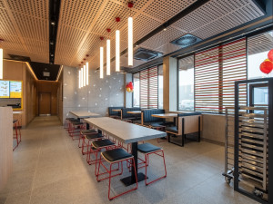 McDonald's míří do krajiny rybníků. Nová restaurace otevřela v Třeboni