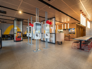 McDonald's míří do krajiny rybníků. Nová restaurace otevřela v Třeboni