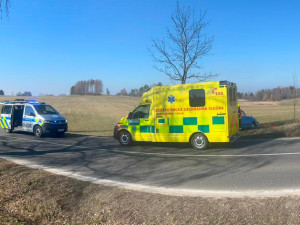 U Kunžaku havaroval legendární veterán Tatra 603, řidič skončil v nemocnici