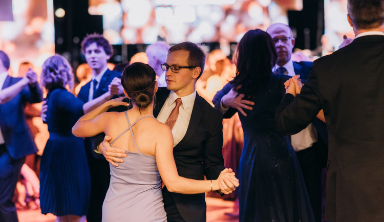 V Metropolu vrcholí plesová sezóna. Poslední tři večery plné hudby, tance a zábavy