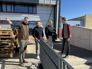 Dačice dokončují stavbu haly za 150 milionů, vznikne z nevyhovující tělocvičny