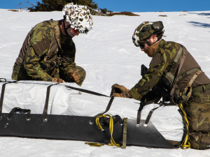 FOTO: Bez techniky jen s vlastní silou. Strakoničtí vojáci trénovali v Krkonoších