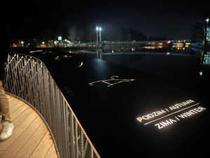 Na soutoku Malše a Vltavy se rozsvítilo nové molo. Město mu přezdívá svatební