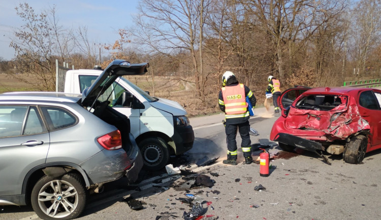 Silnici mezi Hlubokou a Budějovicemi uzavřela hromadná nehoda