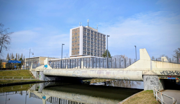 Rekonstrukce mostu Kosmonautů uzavře cyklostezky, objížďka povede Dukelskou