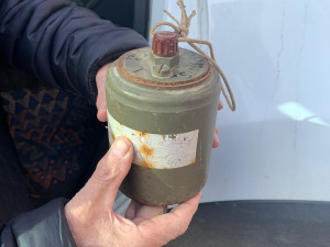 Kuriózní případ v Písku. Muž přinesl minu a protitankový náboj na policejní služebnu