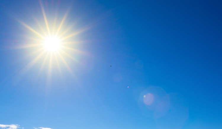 Oblačný pátek vystřídá slunečný víkend, teploty vystoupají na 14 stupňů