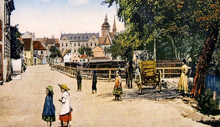 DRBNA HISTORIČKA: Sto let plánů na Senovážném náměstí. Tržnice, Stalinův pomník ani divadlo neprošly