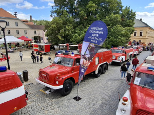 Jihočeští hasiči se rozloučili se starou dámou. Legendární Tatra 148 míří do muzea