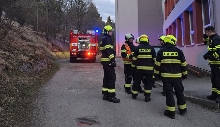 Hrající si děti založily požár nedaleko krumlovského gymnázia. Vyvázly bez zranění