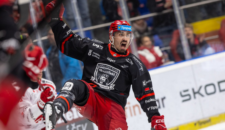 Třinec vyhrál i druhý zápas v Hradci Králové a ve čtvrtfinále vede 2:0