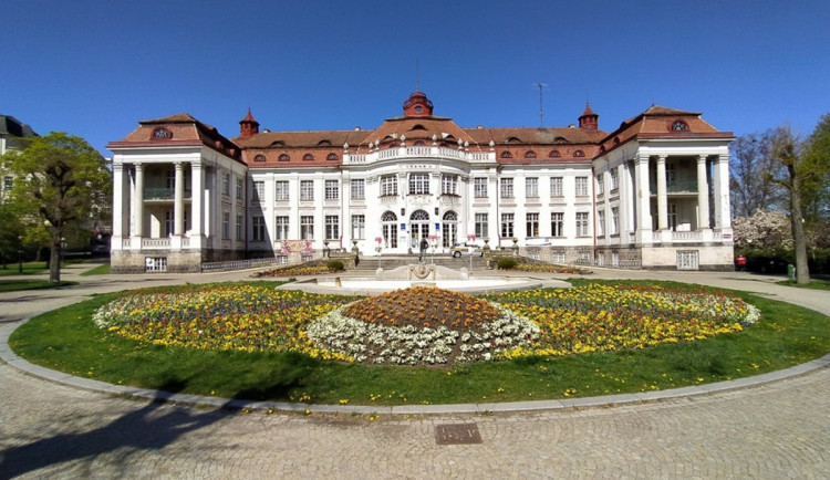 Karlovy Vary chtějí šetřit, Alžbětiny lázně mohou mít snadnější přístup k dotacím