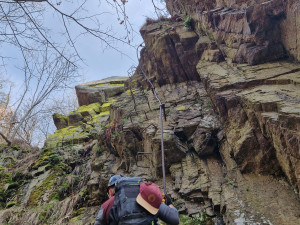 Po chvilce nepozornosti přišel bolestivý pád. Hasiči opět zasahovali na bechyňské ferratě