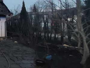 Podezřelý požár v Českém Vrbném poškodil rodinný dům, policie hledá žháře