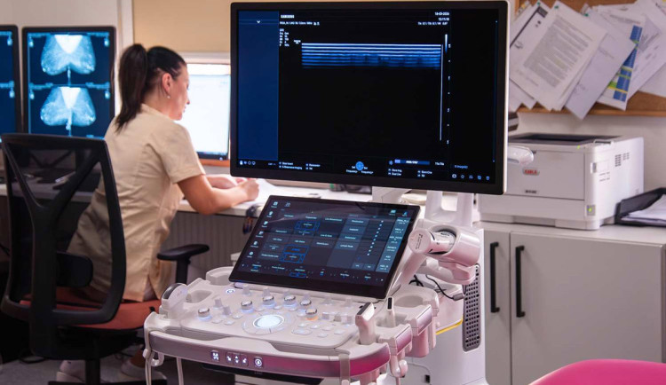 AI jako druhé oči lékaře. Inovativní ultrazvuk ve FN Olomouc bojuje proti rakovině prsu