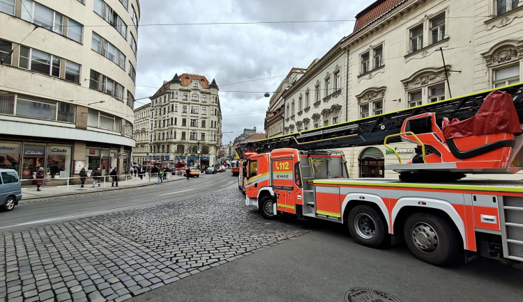 V Divadle Komedie hořela opona, dvě představení jsou zrušena
