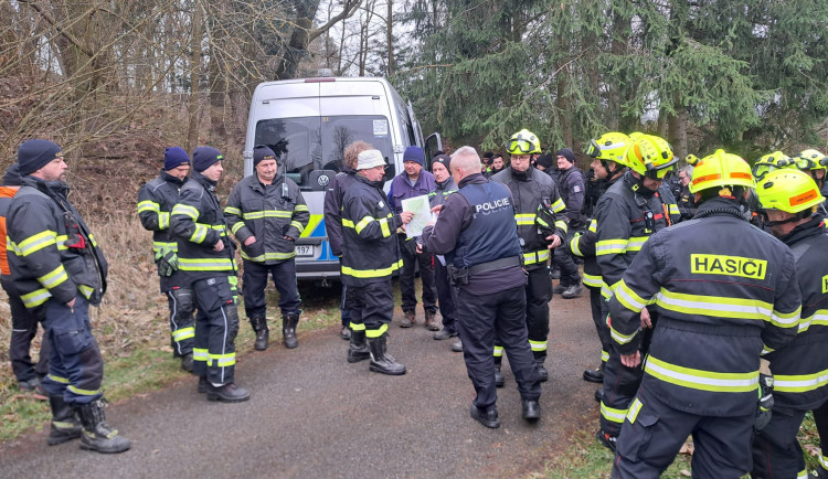 Policisté už den bezúspěšně pátrají po ženě ze Strakonicka, nasadili i vrtulník