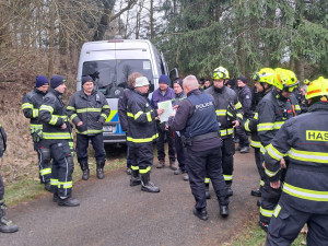 Policisté už den bezúspěšně pátrají po ženě ze Strakonicka, nasadili i vrtulník