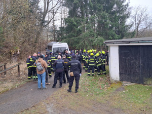 Policisté už den bezúspěšně pátrají po ženě ze Strakonicka, nasadili i vrtulník