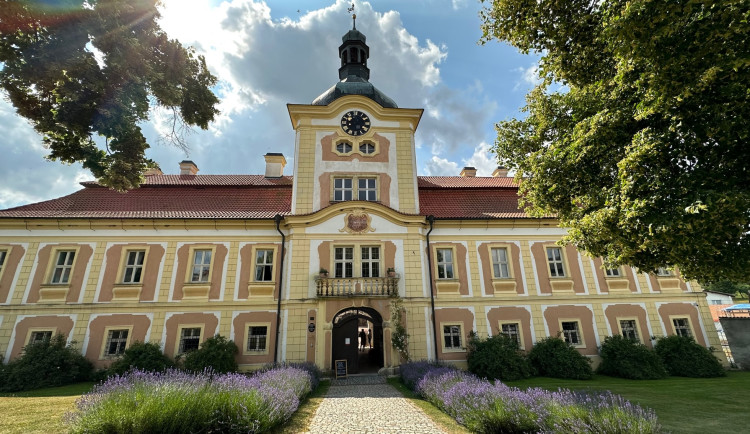 Zámek Nebílovy letos bude lákat na prohlídky etikety od baroka po současnost