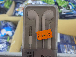 Padělky za statisíce zaplavily Jižní Čechy. Celníci zabavili hračky i sluchátka