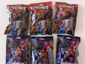 Padělky za statisíce zaplavily Jižní Čechy. Celníci zabavili hračky i sluchátka