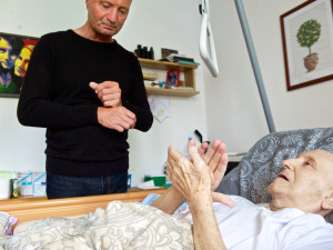 Díky domácímu hospici mohl Jiří odejít doma. Hospic teď žádá veřejnost o pomoc