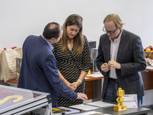 Vodíkový motor, robot i štípač na dříví. Na VŠTE soutěžili mladí talenti