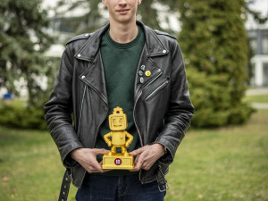 Vodíkový motor, robot i štípač na dříví. Na VŠTE soutěžili mladí talenti