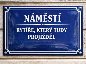 Tunel pod Lipnem a metro pod Hradcem. Jihočeské radnice se humoru nebojí