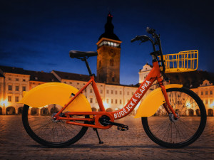 Tunel pod Lipnem a metro pod Hradcem. Jihočeské radnice se humoru nebojí