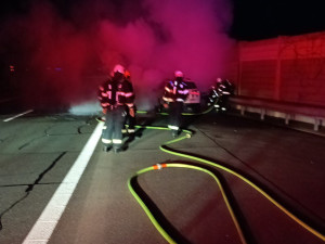 Dramatické dva dny na D3. Provoz ochromily nehody kamionů i hořící auto