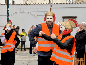 Velikonoční hrkání rozezvučelo Budějce. Zvony podle tradice odletěly do Říma