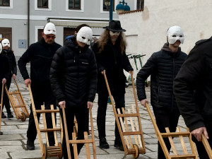 Velikonoční hrkání rozezvučelo Budějce. Zvony podle tradice odletěly do Říma