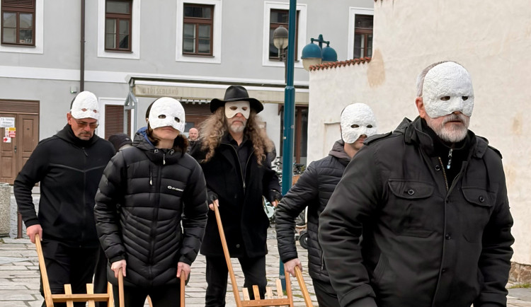 Velikonoční hrkání rozezvučelo Budějce. Zvony podle tradice odletěly do Říma