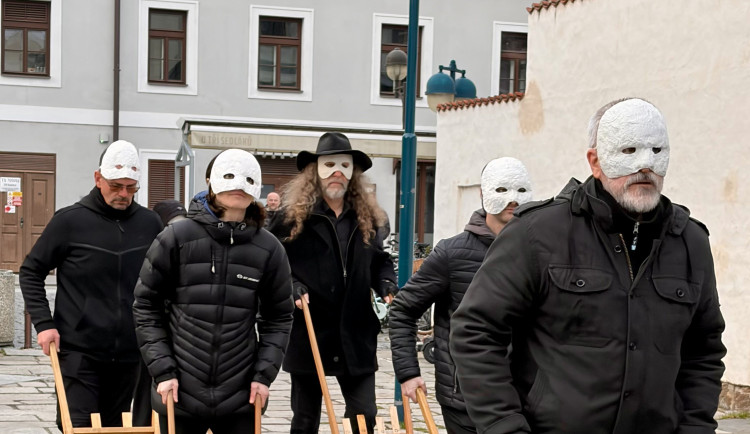 Velikonoční hrkání rozezvučelo Budějce. Zvony podle tradice odletěly do Říma