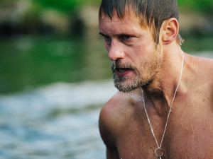 RECENZE: Obejmout muže a projezdit s ním noc. Motorkářská gay romance je konečně v kinech