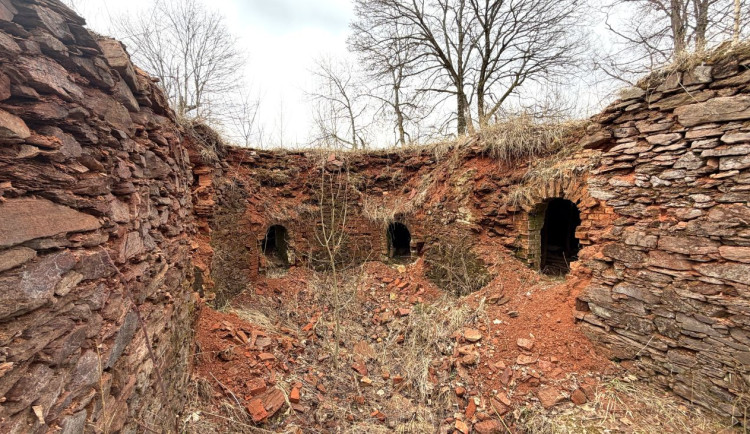 Zapomenutý kout Šumavy láká na zříceninu vápenky, odlehlé osady i skvělý oběd