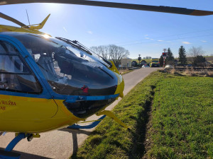 Vlak na Českokrumlovsku smetl auto, jeho řidič na místě zemřel