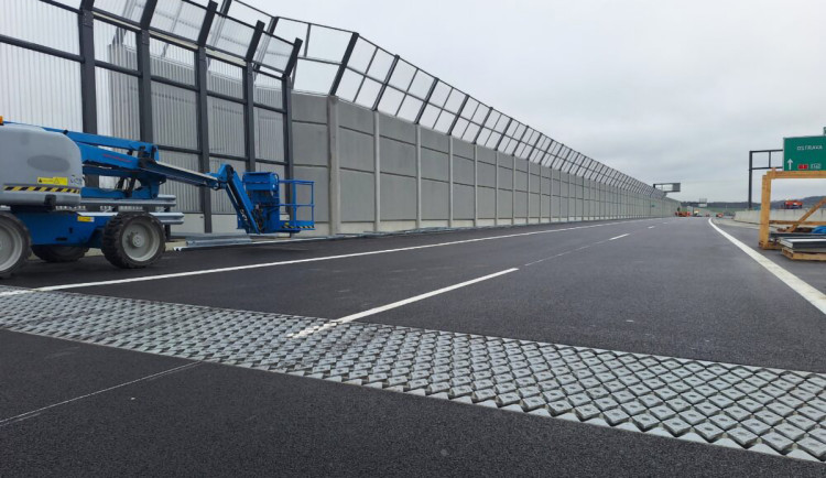 Rány jako z děla versus norma. Výsledky měření hluku u D1 šokovaly Dluhonice